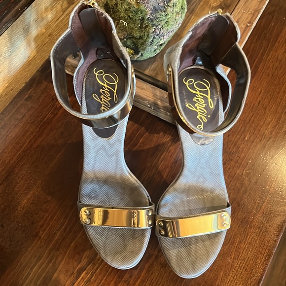 Fergie Cash, Grey Snake embossed Stiletto Platform Gold Plate Heel. Worn once! - Picture 2 of 6